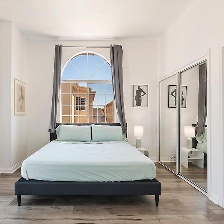 Spacious Private Gated Modern Loft Close To Universal Studio And Hollywood ลอสแอนเจลิส ภายนอก รูปภาพ